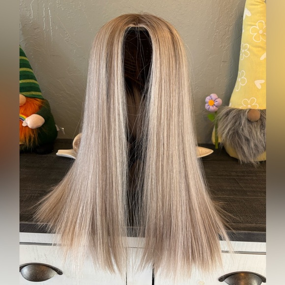 Blonde Straight Synthetic Wig – Neutral ash Blonde